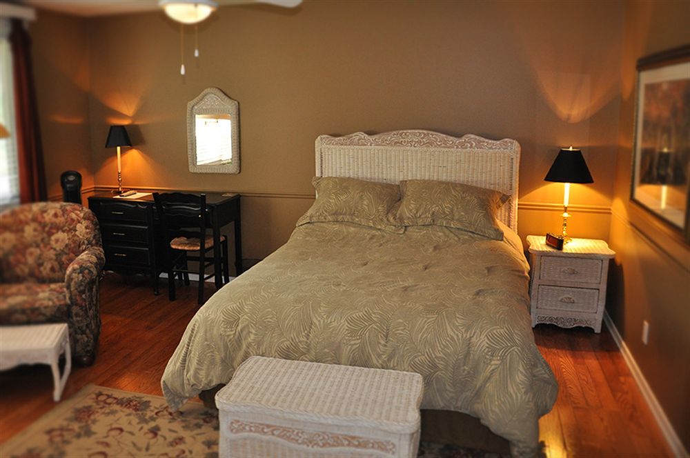 Forest Hill Bed And Breakfast キッチナー エクステリア 写真
